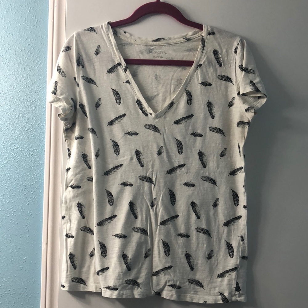Cream colored v-neck with feather pattern
